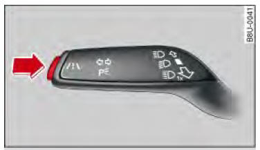 Audi Q3. Abb. 103 Blinkerhebel: Taste active lane assist