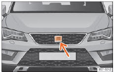 Seat Ateca. Abb. 257 Im Frontbereich hinter dem SEATEmblem: Radarsensor