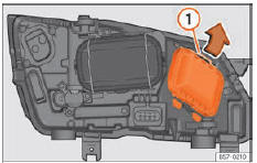 Seat Ateca. Abb. 57 Im Motorraum: Abdeckung entfernen.