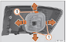 Seat Ateca. Abb. 62 Befestigungslaschen Rückseite Heckleuchte.