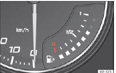 Seat Ateca. Abb. 75 Analoges Kombi-Instrument: Kraftstoffvorratsanzeige