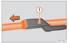 Seat Ateca. Abb. 43 Scheibenwischerblätter vorne auswechseln.