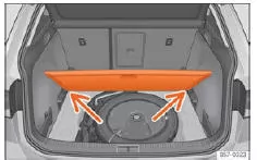 Seat Ateca. Abb. 137 Variabler Gepäckraumboden: geneigte Stellung