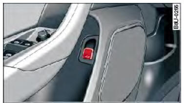Audi Q3. Abb. 33 Fahrertür: Gepäckraumklappe öffnen