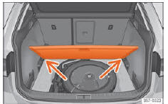 Seat Ateca. Abb. 137 Variabler Gepäckraumboden: geneigte Stellung